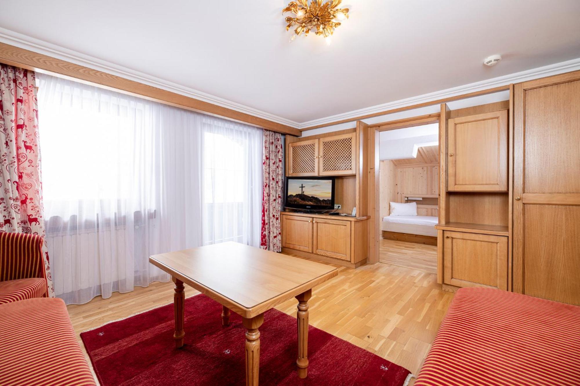 Aparthotel Landhaus St. Joseph Mayrhofen Luaran gambar