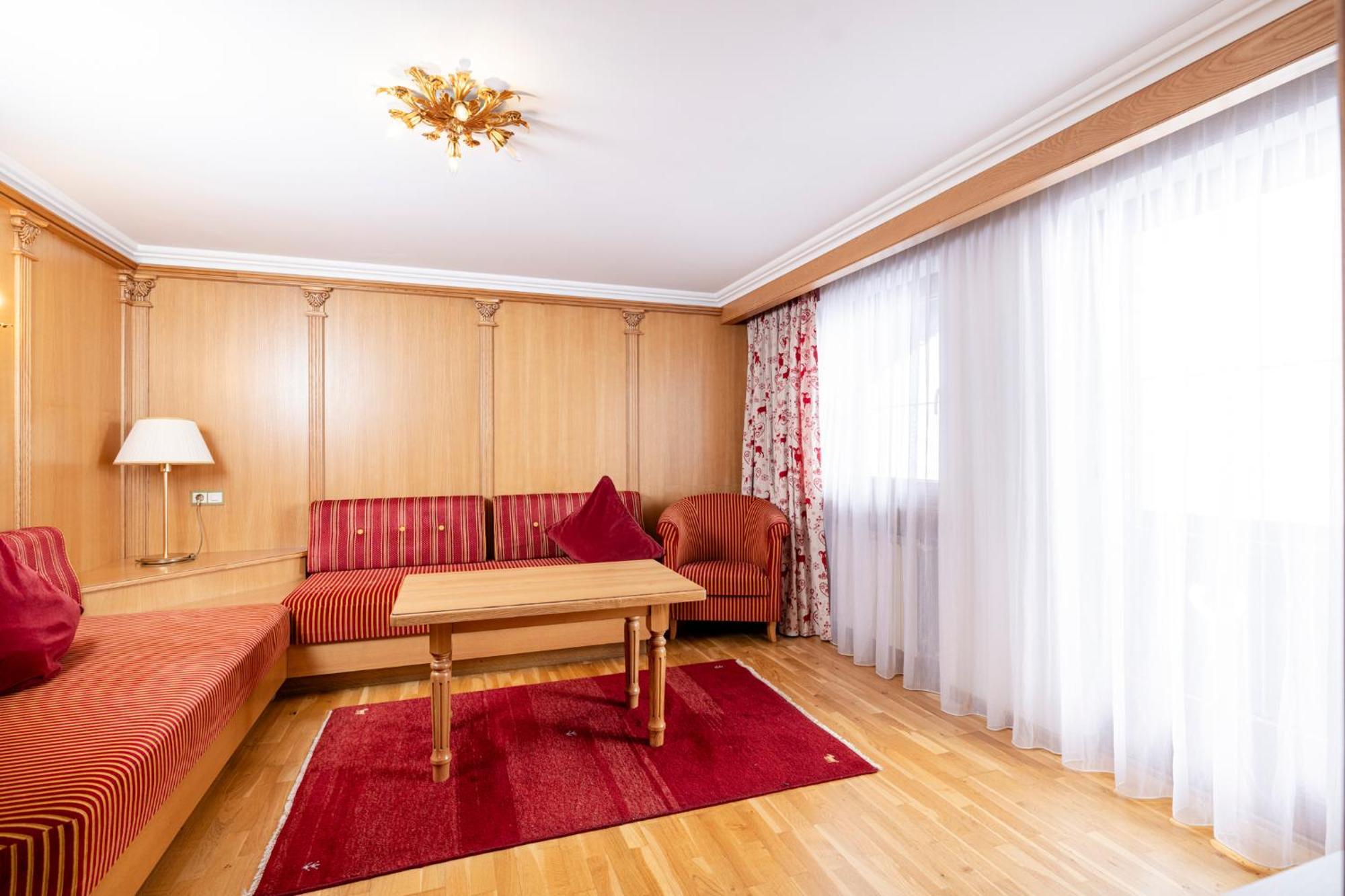 Aparthotel Landhaus St. Joseph Mayrhofen Luaran gambar