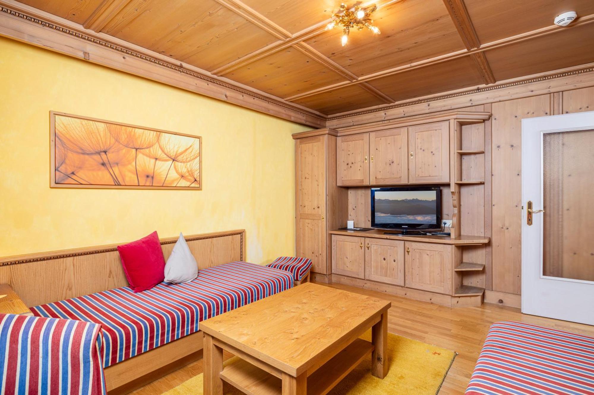 Aparthotel Landhaus St. Joseph Mayrhofen Luaran gambar